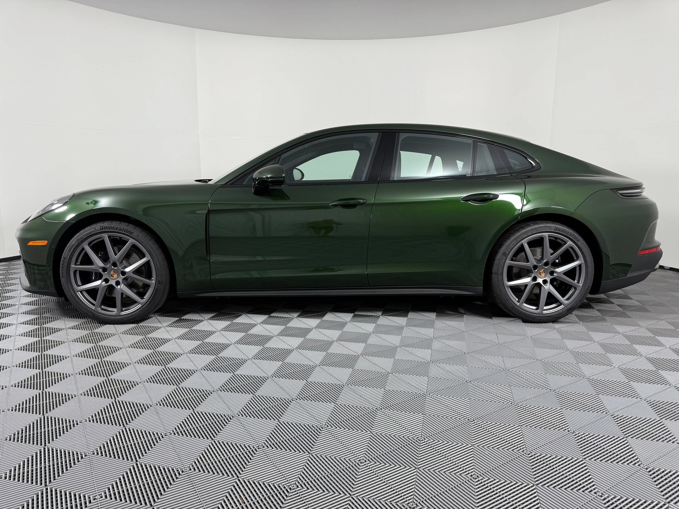 Certified 2026 Porsche Panamera 4 AWD/4WD image 2