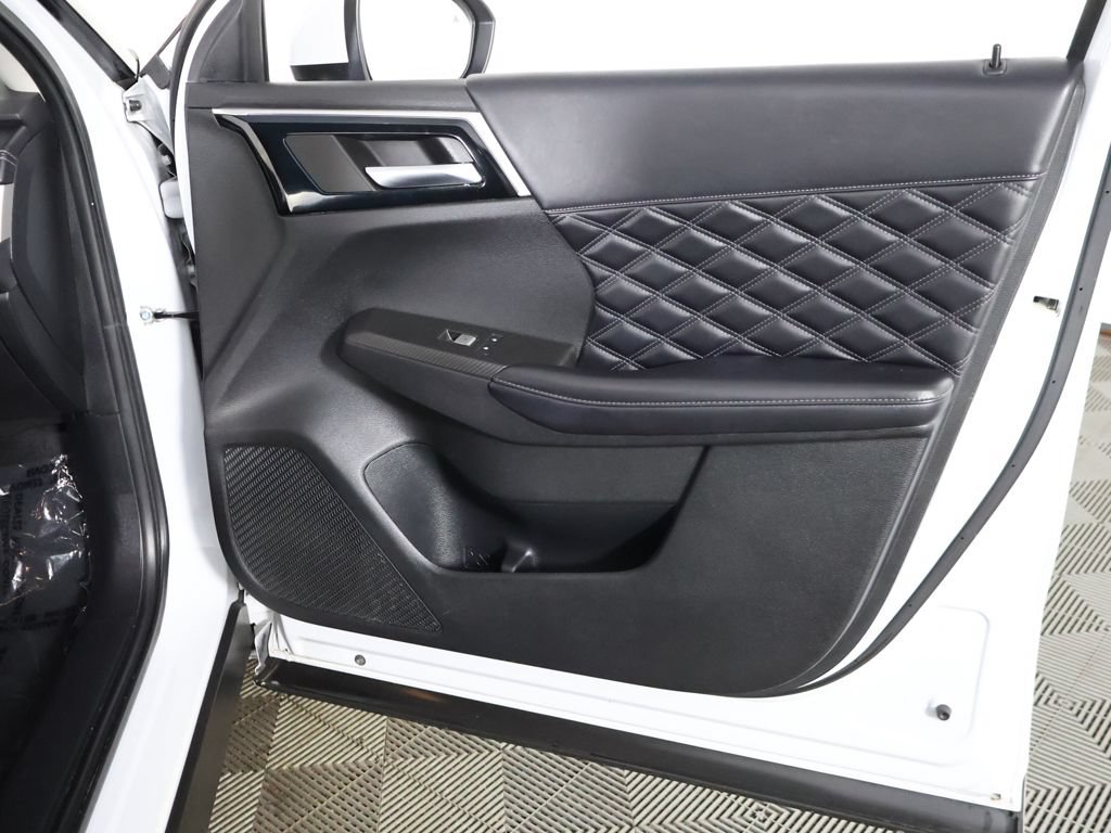 Used 2022 Mitsubishi Outlander SEL AWD/4WD image 26
