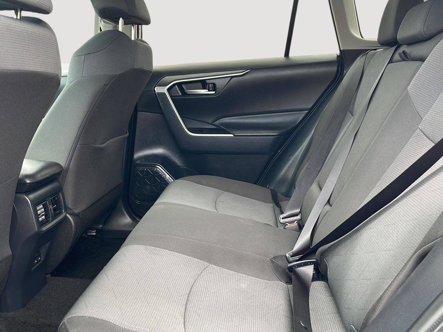 Used 2025 Toyota RAV4 XLE AWD/4WD image 16