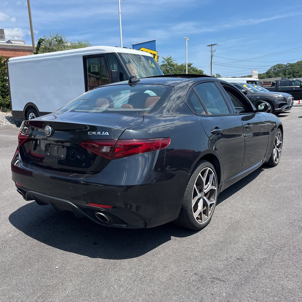 Used 2019 Alfa Romeo Giulia AWD image 6