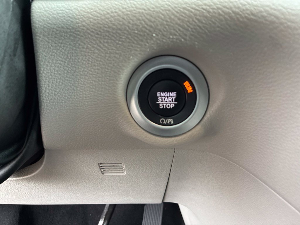 Used 2024 Chrysler Pacifica Touring-L FWD image 13