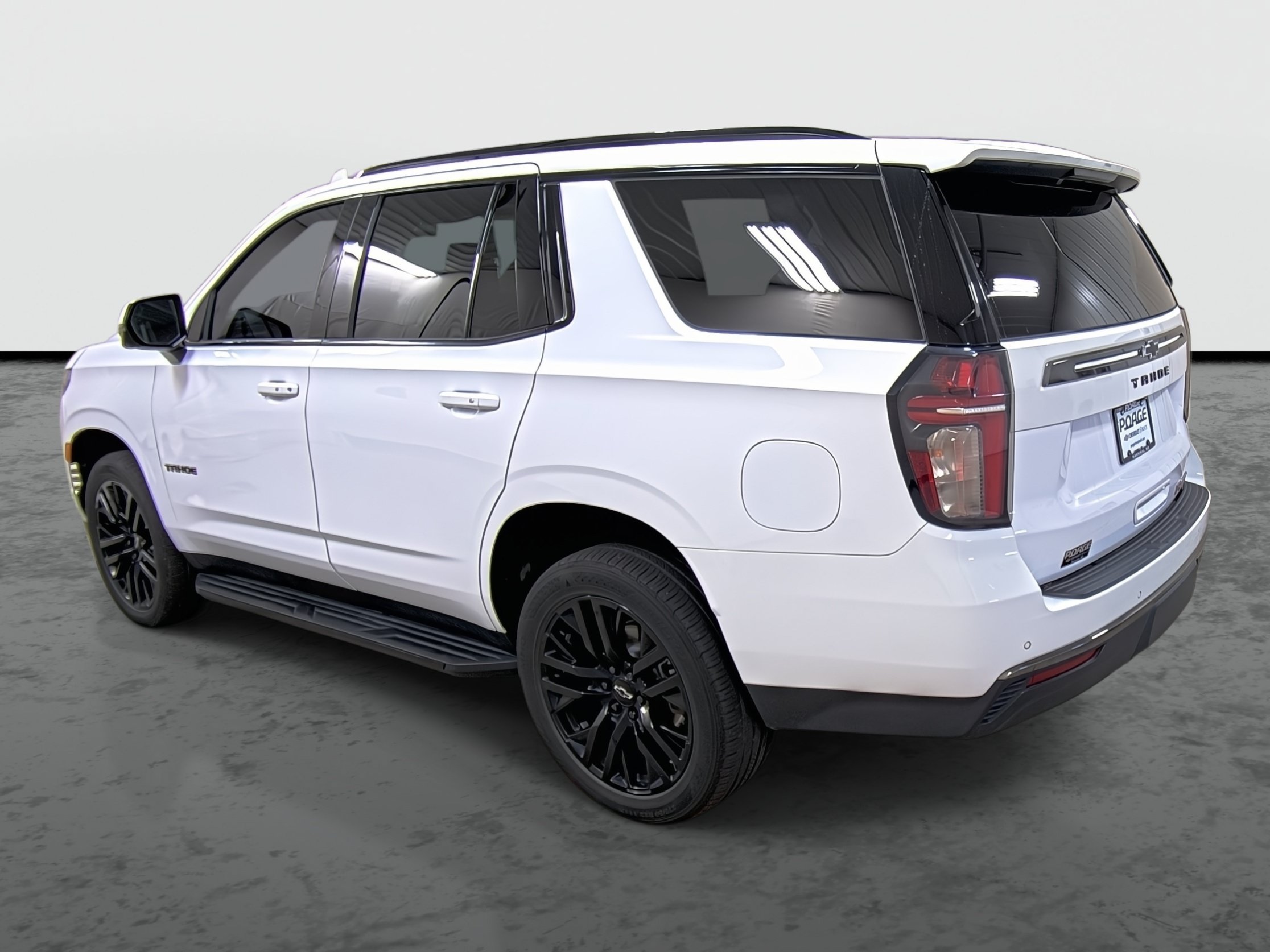 Used 2022 Chevrolet Tahoe RST w/ Luxury Package AWD/4WD image 2
