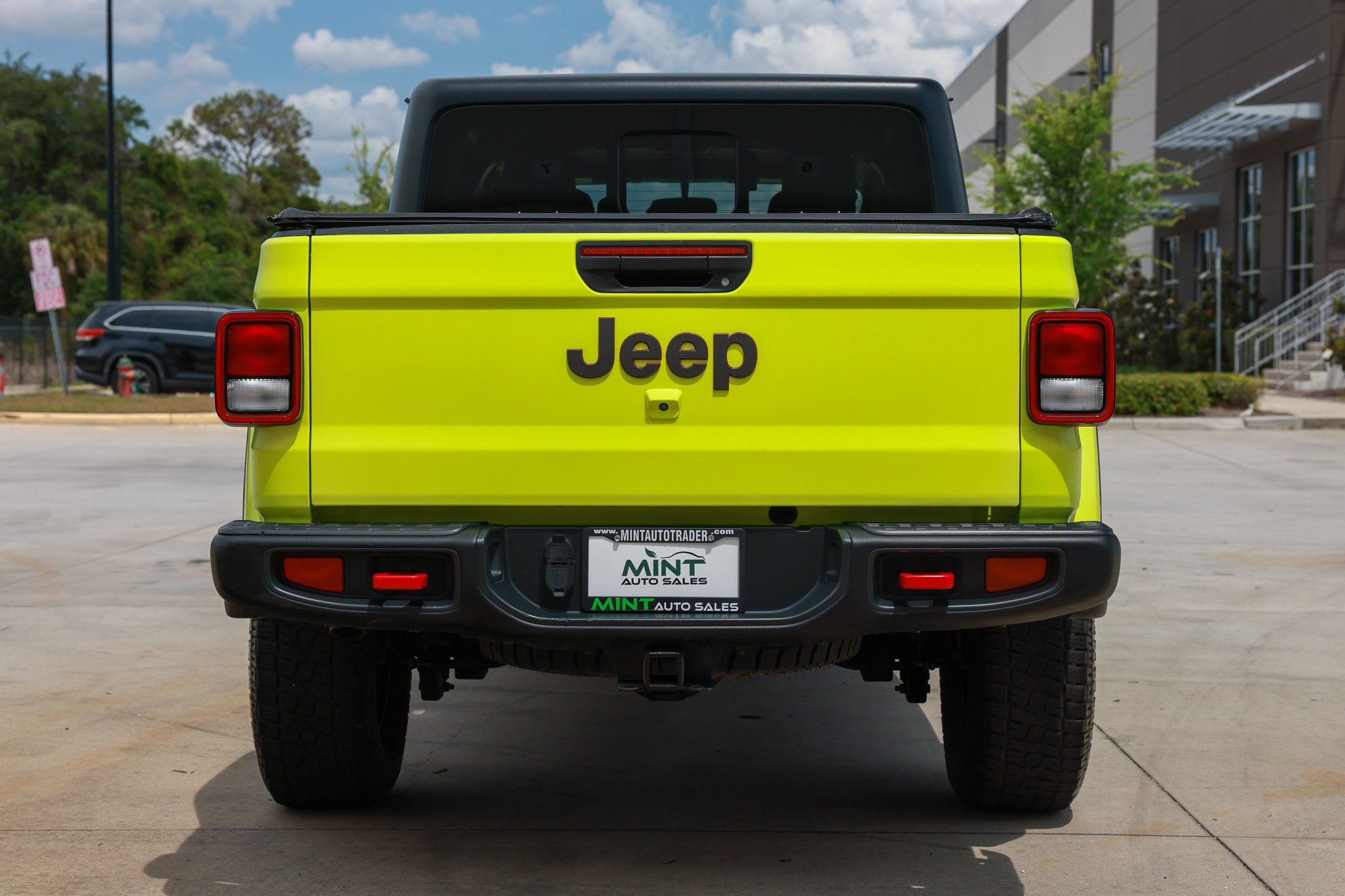 Used 2021 Jeep Gladiator Rubicon w/ Trailer Tow Package AWD/4WD image 11