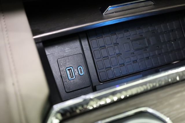 Used 2023 Ford Expedition Limited image 23