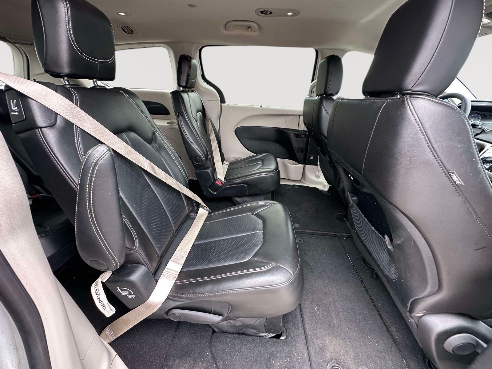 Used 2023 Chrysler Pacifica Touring-L FWD image 22