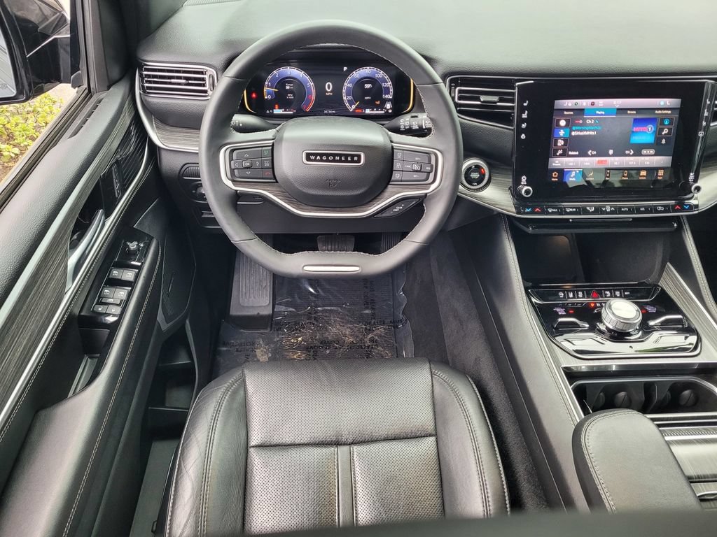 Used 2023 Jeep Wagoneer Series III w/ Preferred Equipment Group AWD/4WD image 9