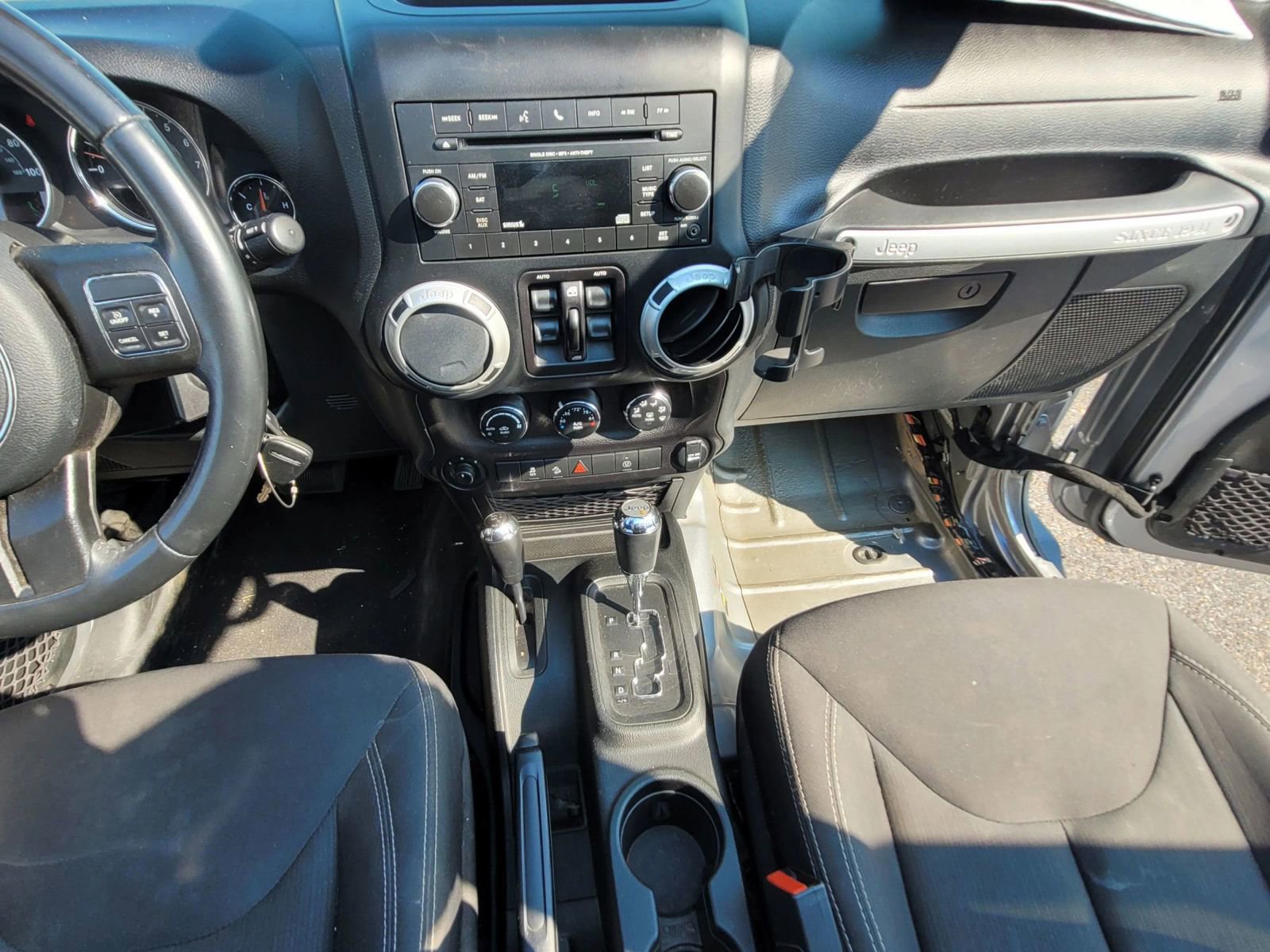 Used 2018 Jeep Wrangler Unlimited Sahara w/ Max Tow Package image 19