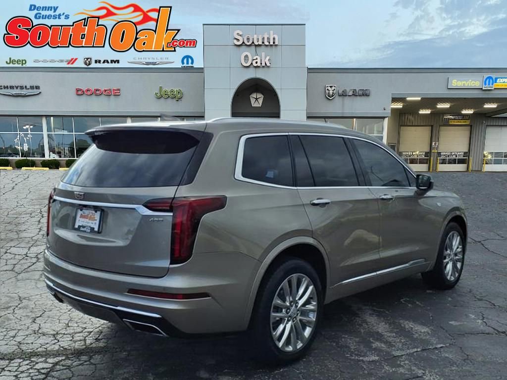 Used 2022 Cadillac XT6 Premium Luxury AWD/4WD image 2