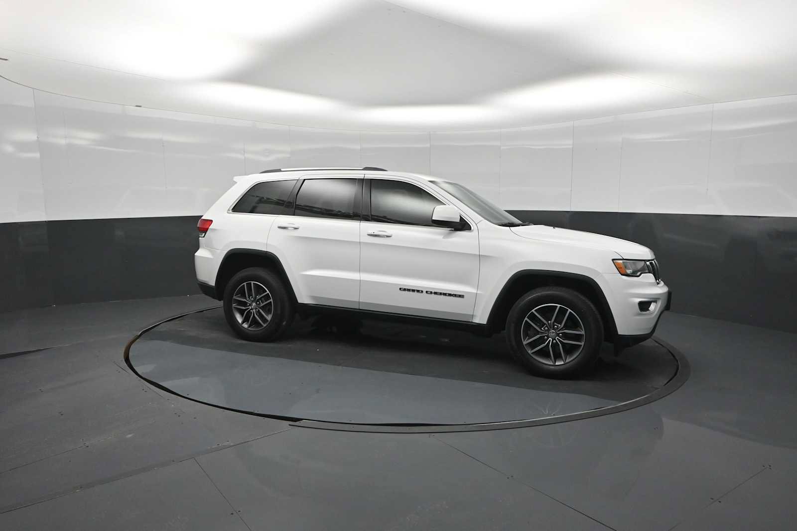 Used 2018 Jeep Grand Cherokee Laredo AWD/4WD image 48