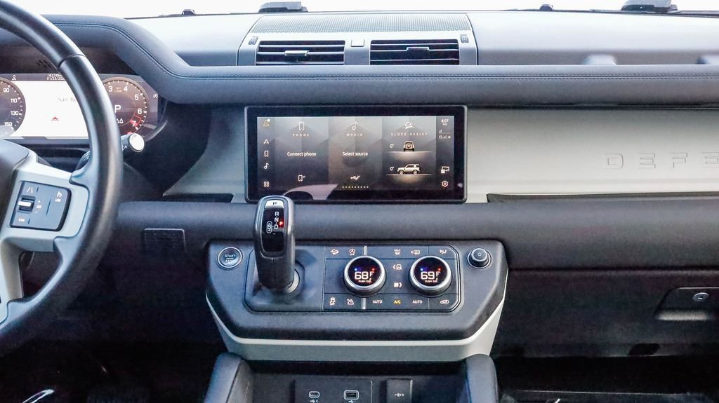 Used 2023 Land Rover Defender 90 S image 16