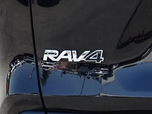 Used 2019 Toyota RAV4 Limited w/ Carpet Mat Package FWD image 10