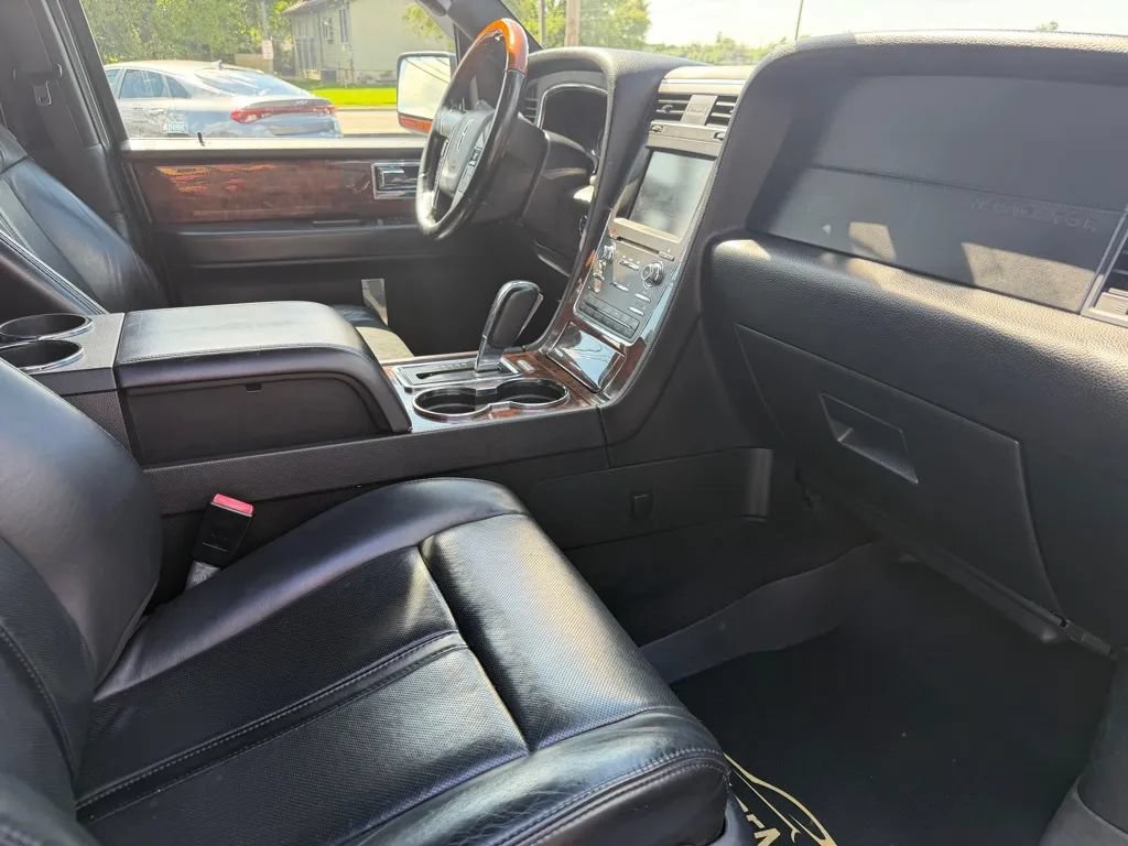 Used 2015 Lincoln Navigator L 4WD image 9