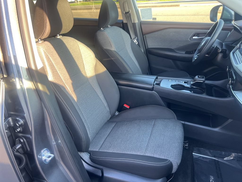 Used 2023 Nissan Rogue SV FWD image 31