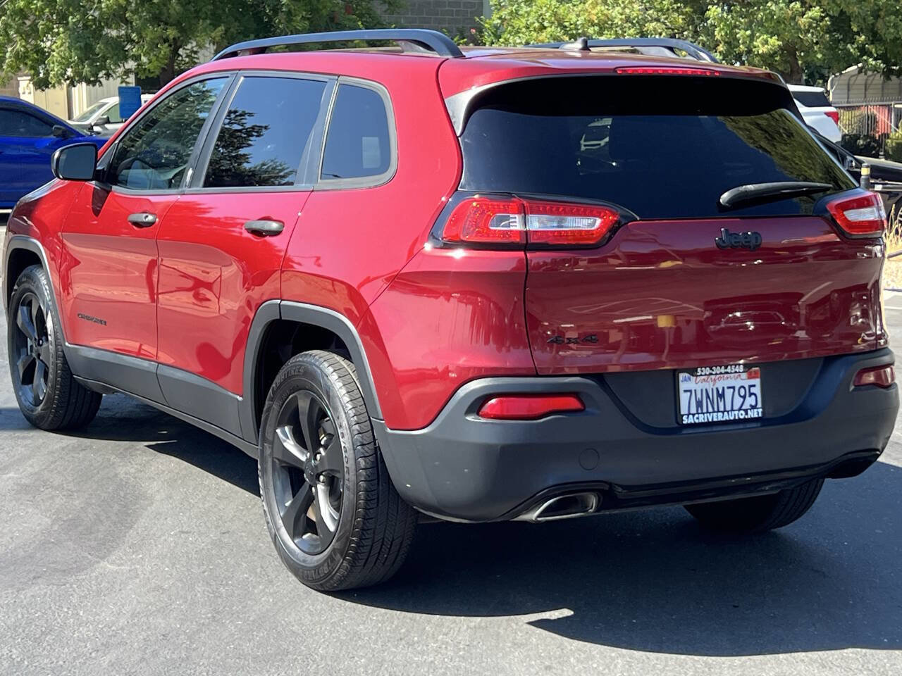 Used 2017 Jeep Cherokee Sport image 4