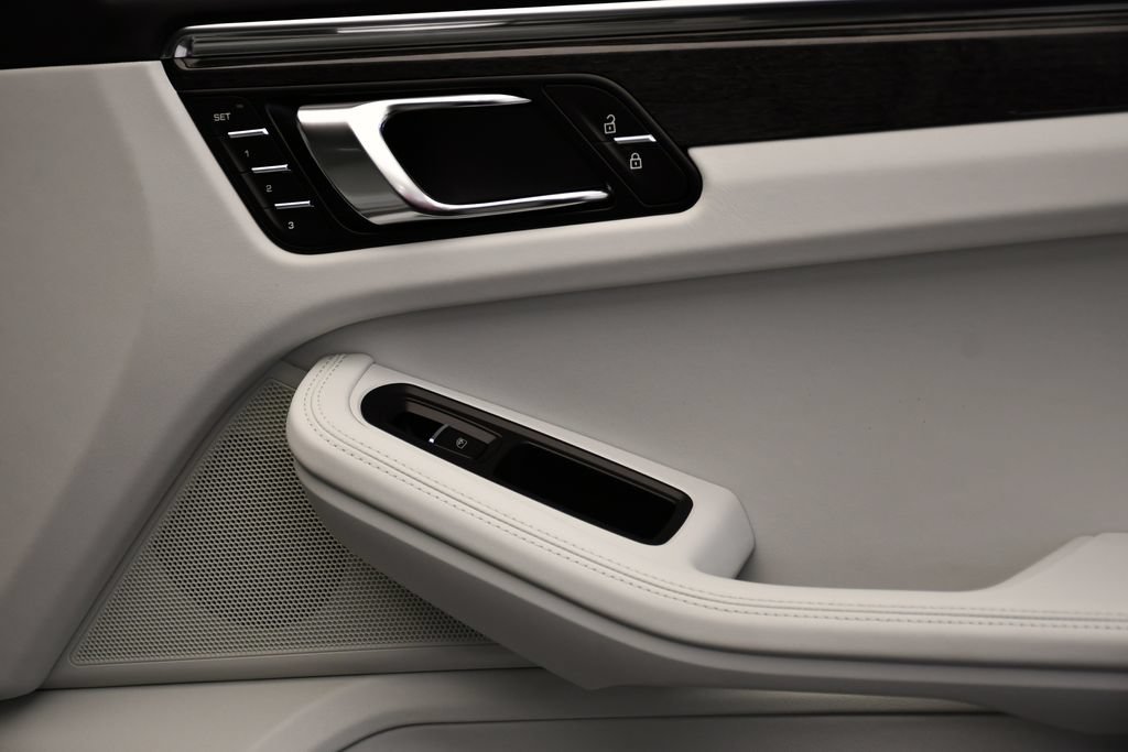 Certified 2026 Porsche Macan Turbo AWD/4WD image 48