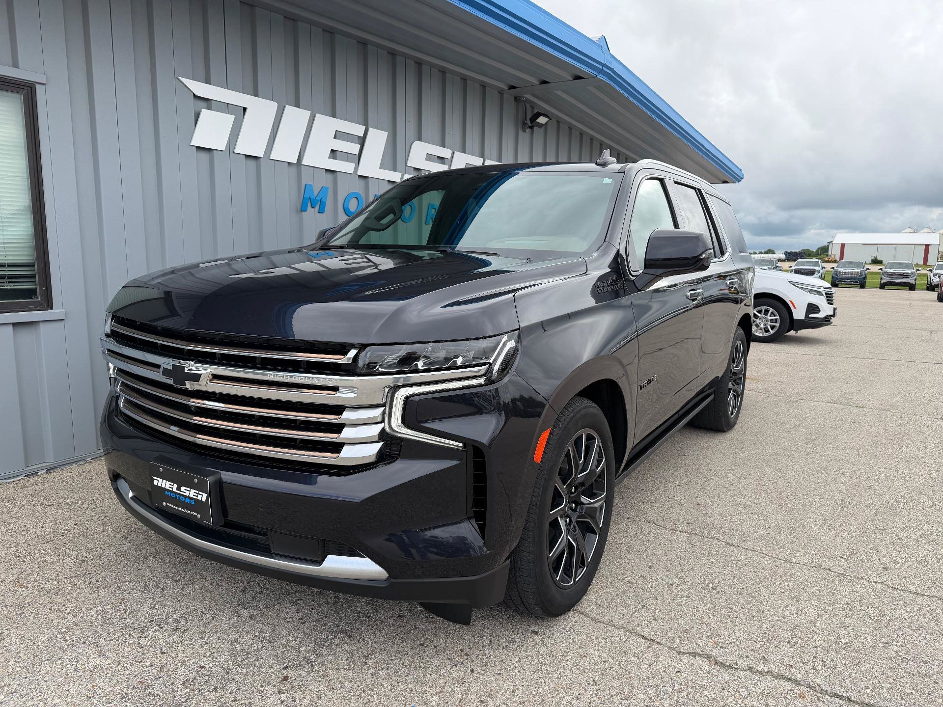 Used 2024 Chevrolet Tahoe High Country AWD/4WD image 2