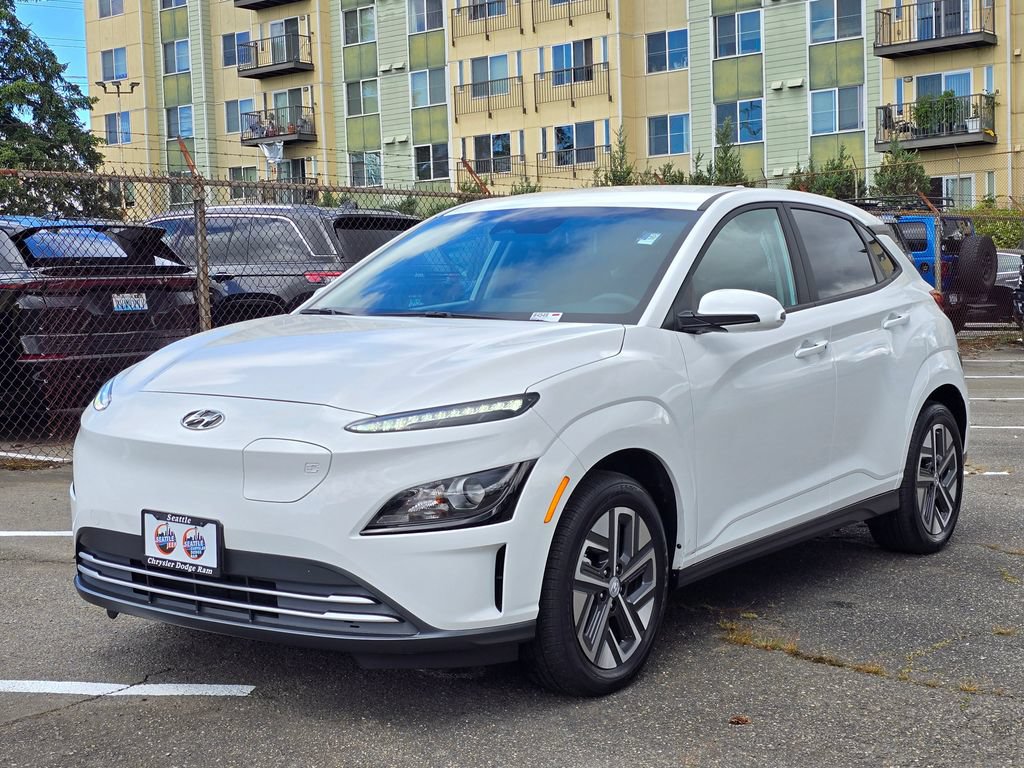 Used 2023 Hyundai Kona SE FWD image 3