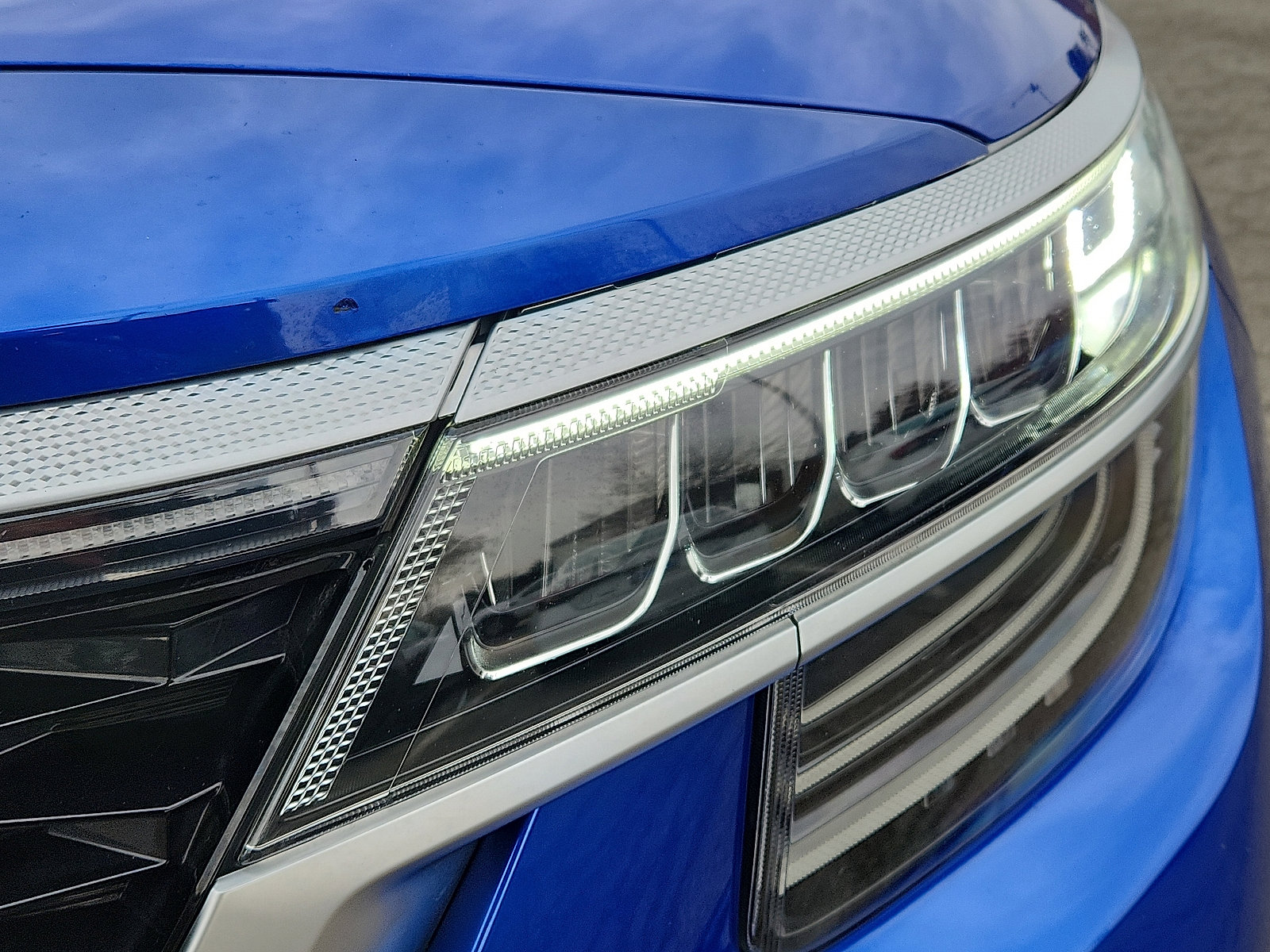 Used 2022 Kia Seltos SX w/ Sunroof Package image 9