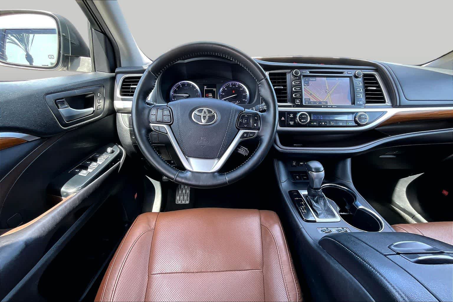 Used 2019 Toyota Highlander Limited Platinum FWD image 5