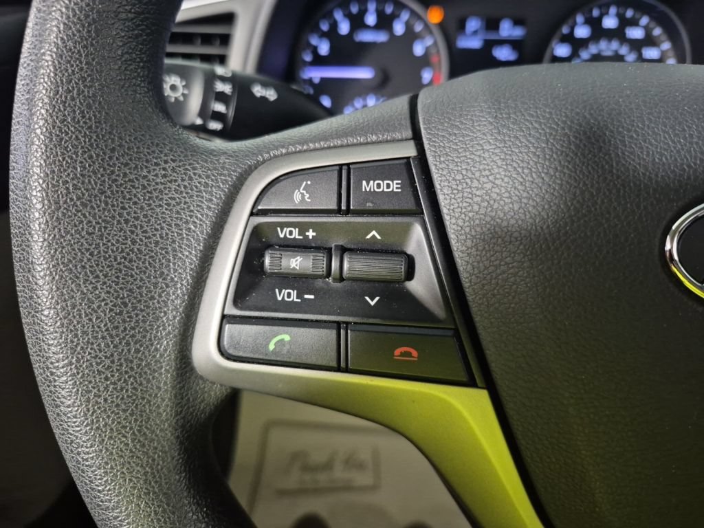 Used 2018 Hyundai Elantra SE w/ Winter Weather Package FWD image 10