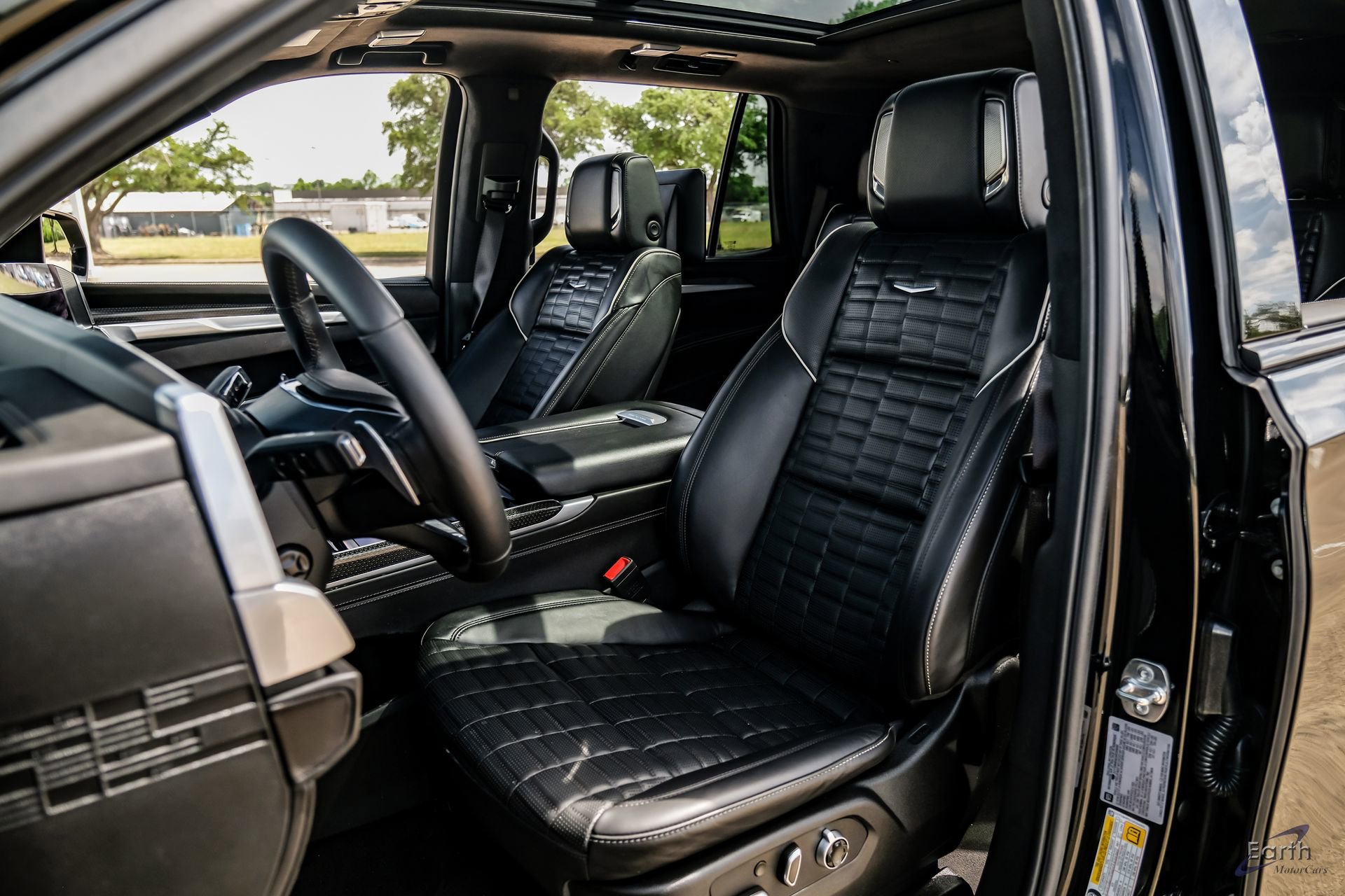 Used 2025 Cadillac Escalade V AWD/4WD image 37