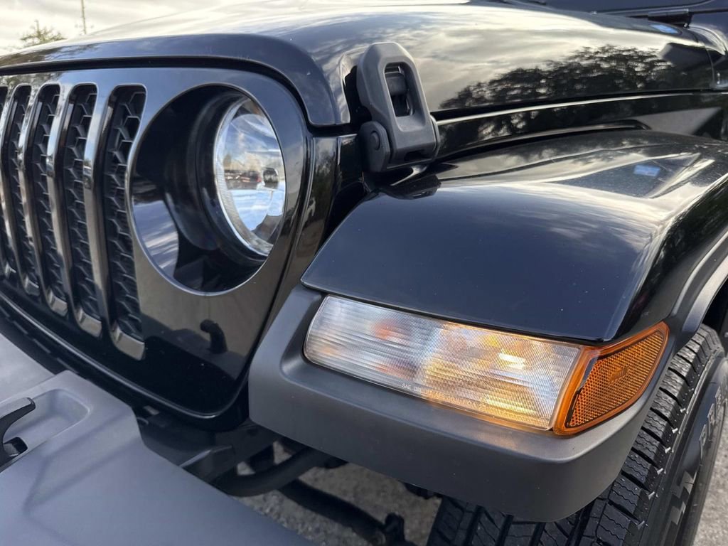 Used 2022 Jeep Gladiator Sport image 13