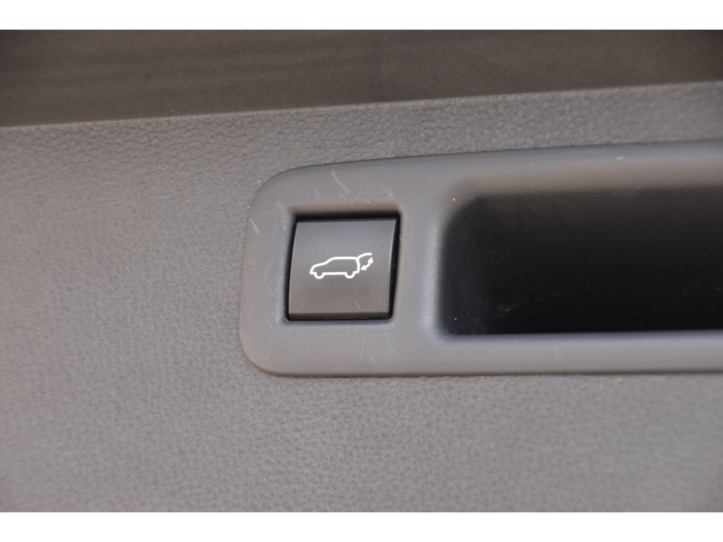 Used 2021 Toyota Highlander XLE image 25