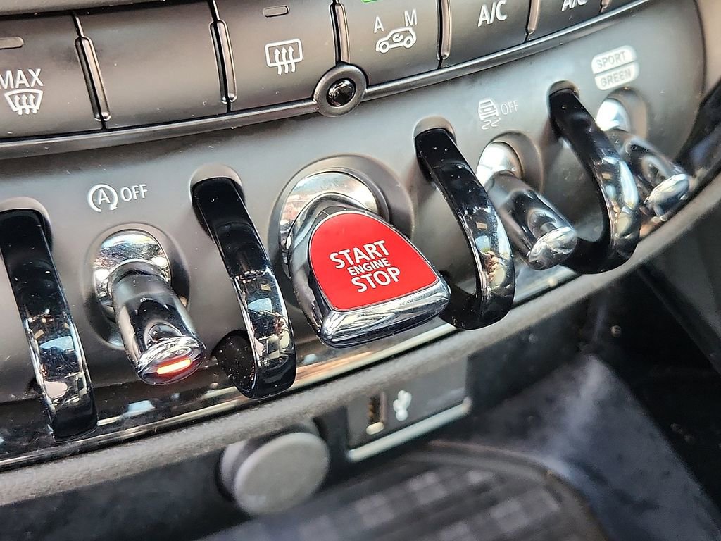 Used 2022 MINI Cooper Clubman S w/ Premium Package image 25