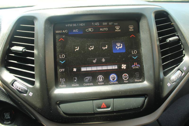 Used 2016 Jeep Cherokee Limited w/ Trailer Tow Group FWD image 16