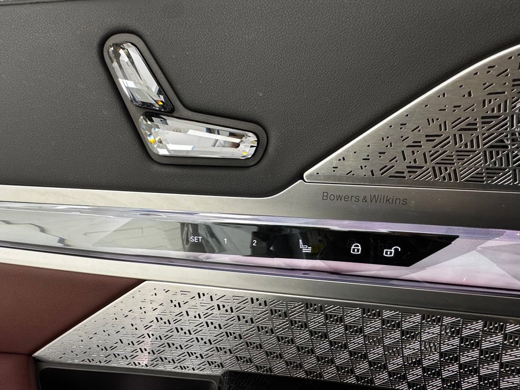 Used 2023 BMW 760i xDrive w/ Executive Package image 30