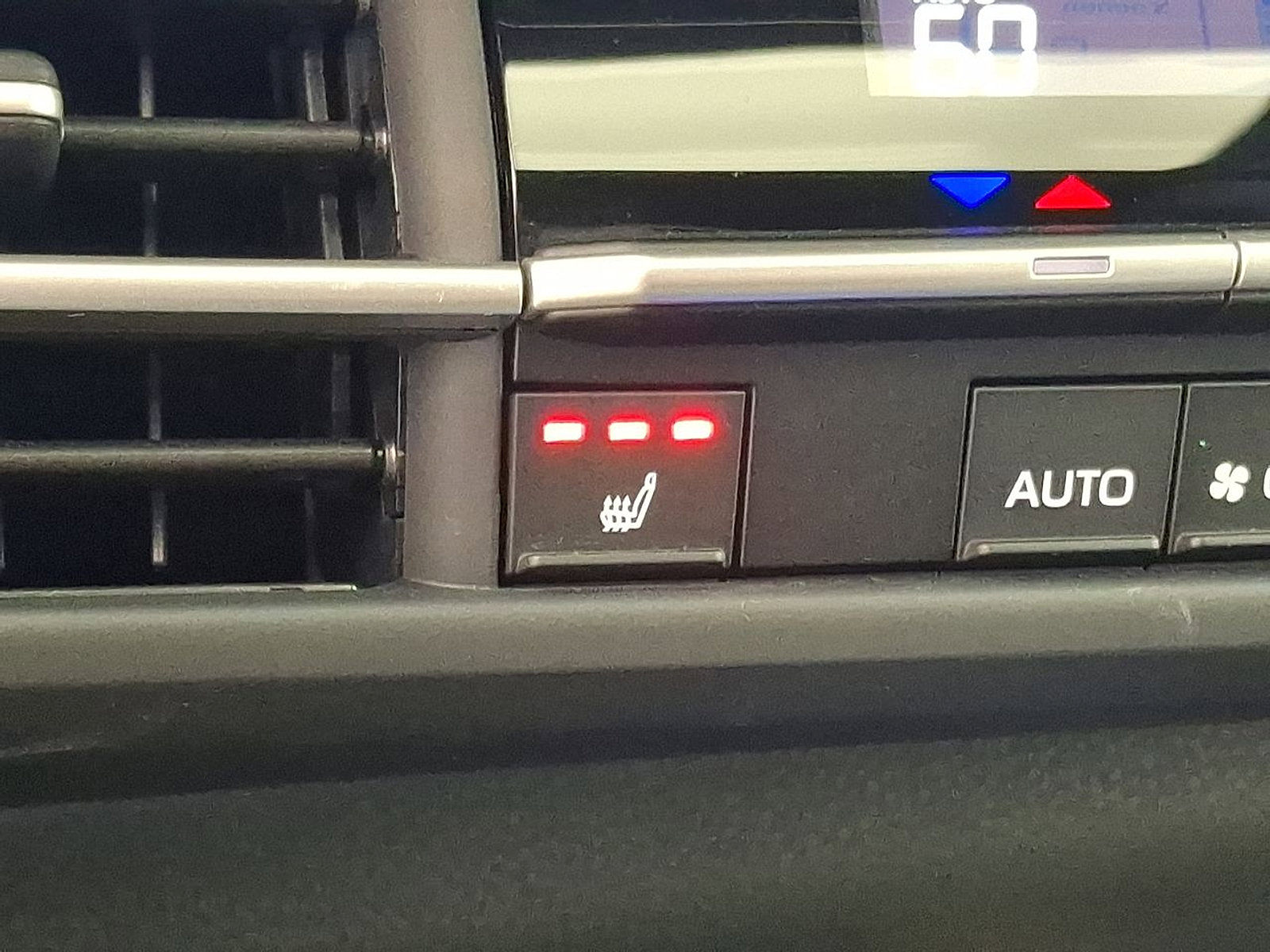 Used 2025 Toyota Sienna XSE w/ XSE Plus Package FWD image 19
