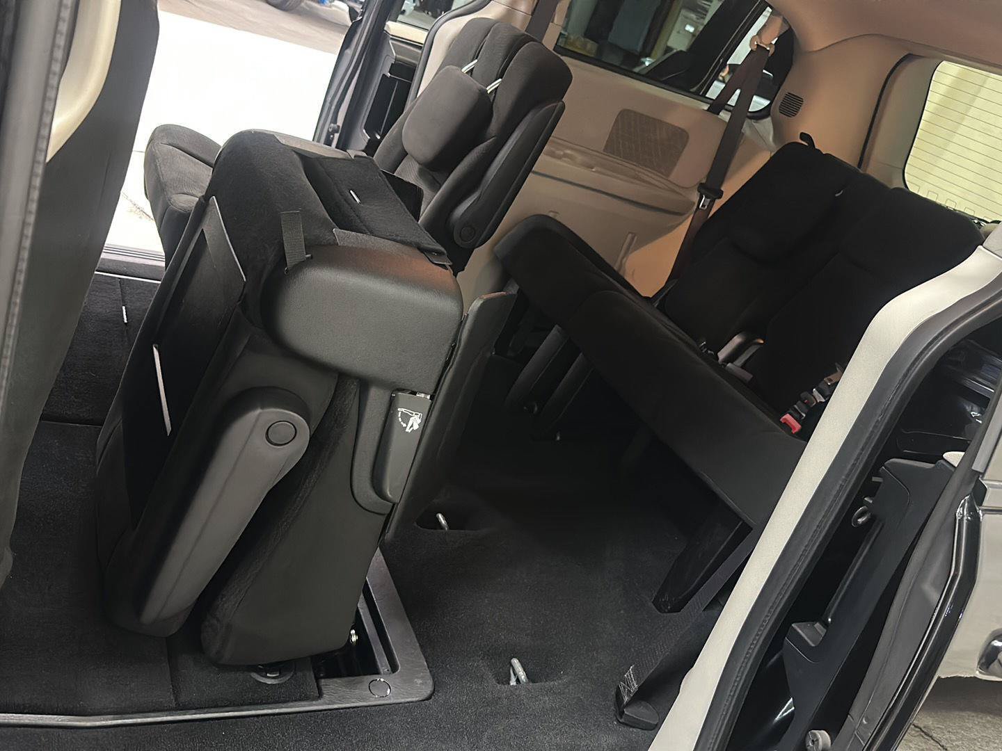 Used 2015 Dodge Grand Caravan SE w/ Quick Order Package 29E SE FWD image 26