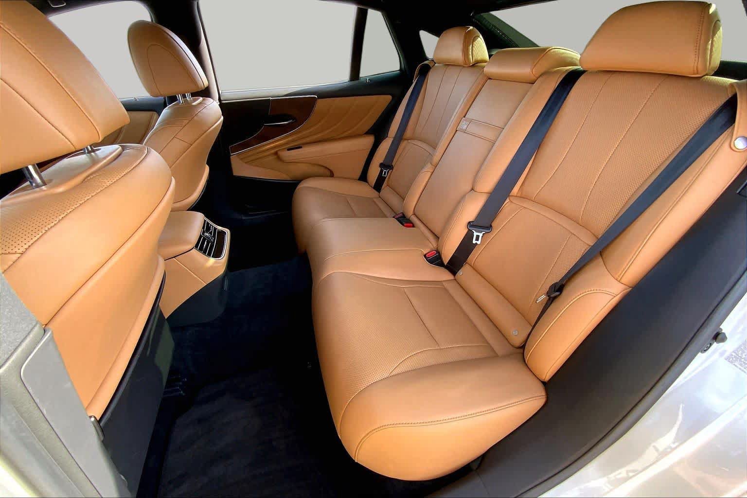 Used 2021 Lexus LS 500 w/ Accessory Package (Z2) RWD image 20