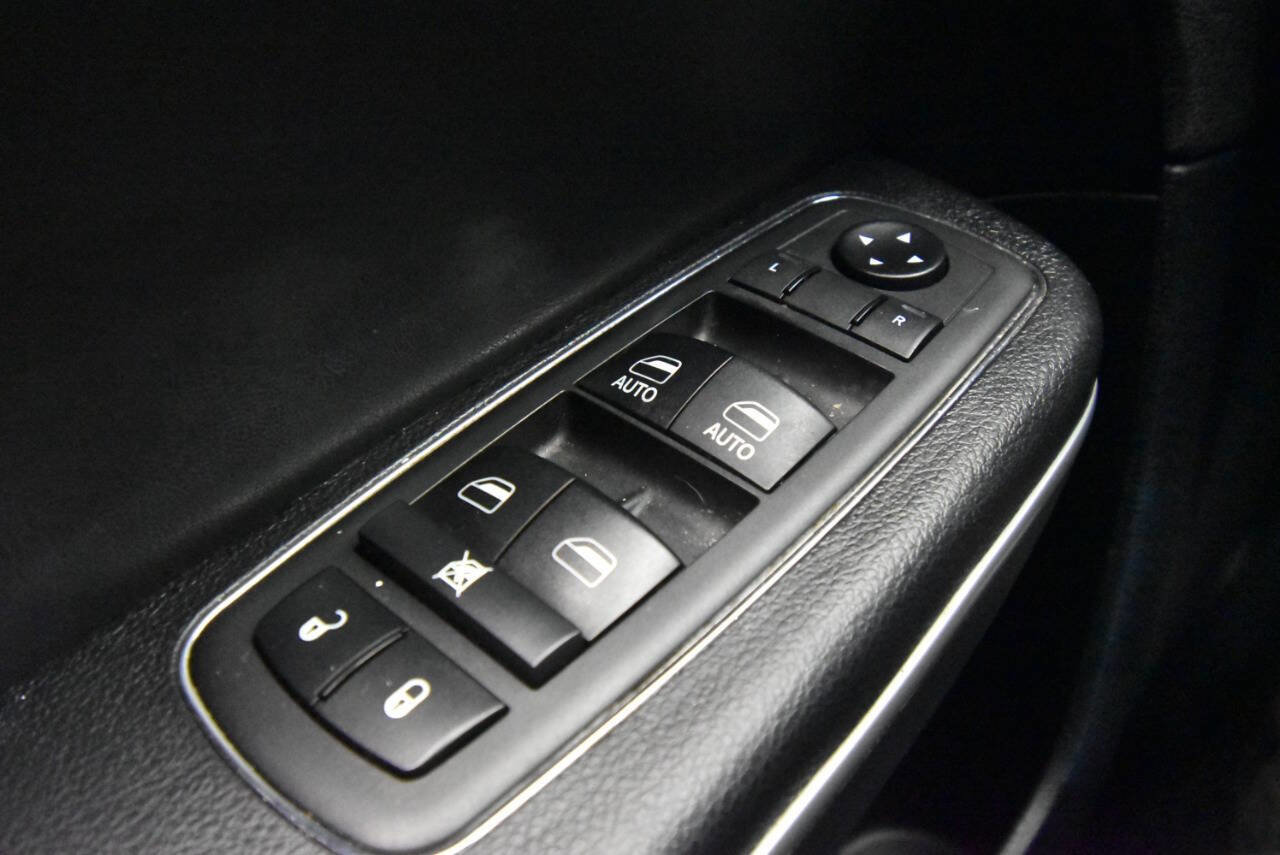 Used 2019 Chrysler 300 S w/ S Model Appearance Package image 29