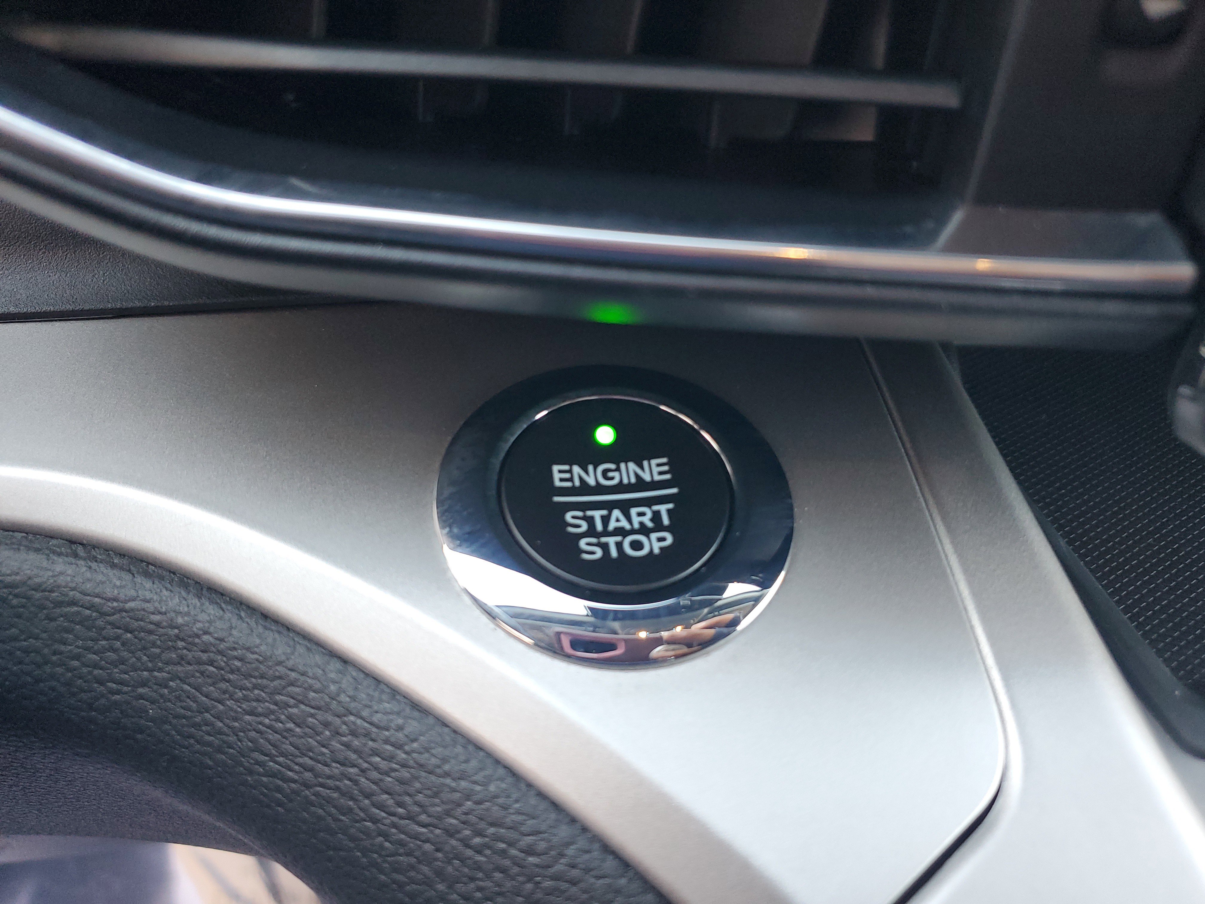 Used 2021 Ford Explorer XLT w/ Equipment Group 202A image 25