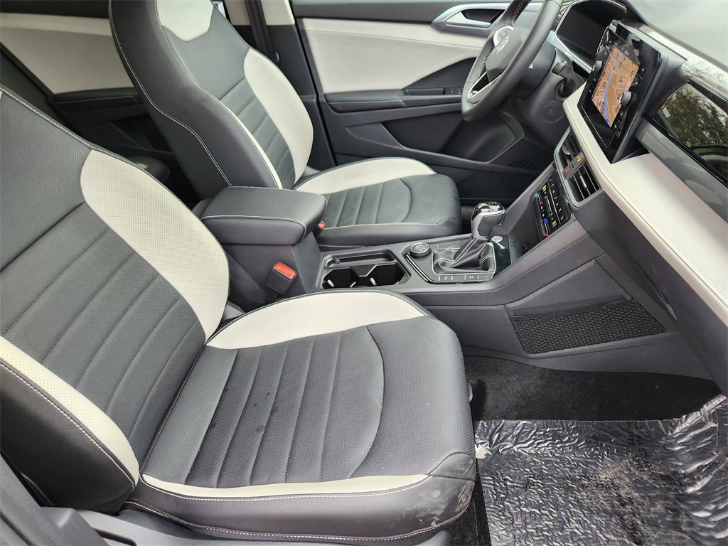 Used 2025 Volkswagen Taos SEL image 19