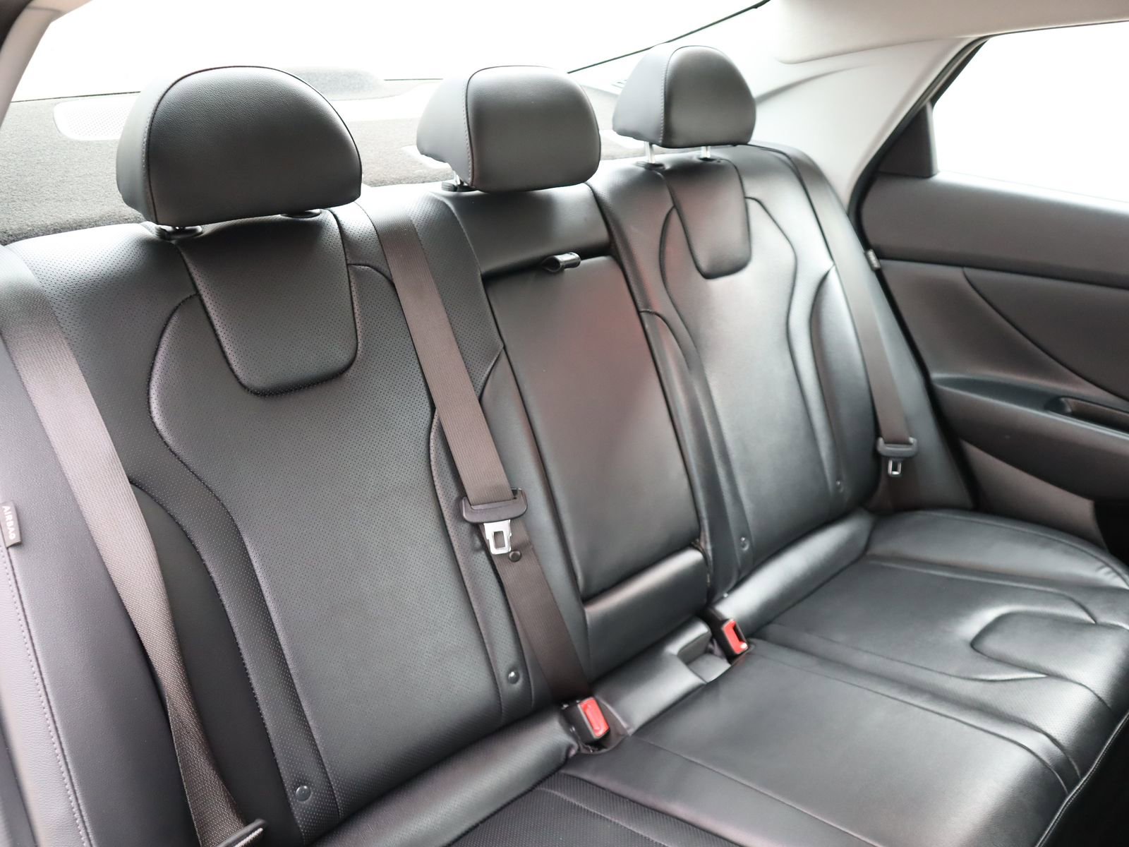 Used 2024 Hyundai Elantra Limited image 53