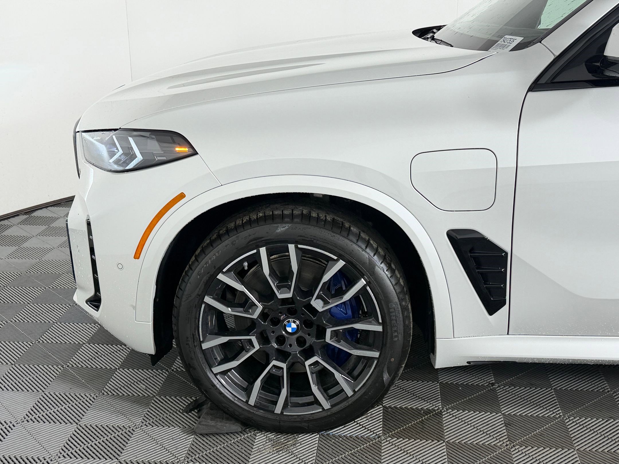 New 2026 BMW X5 xDrive50e w/ Executive Package AWD/4WD image 11