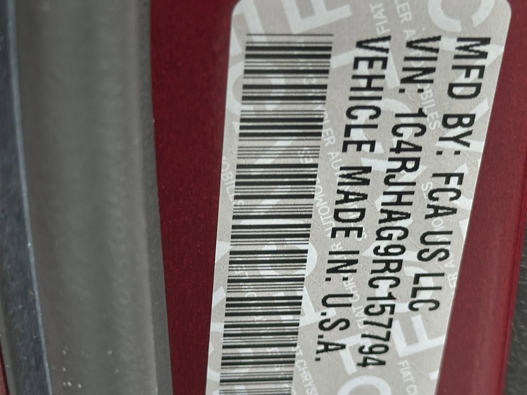 Used 2024 Jeep Grand Cherokee Laredo X image 23