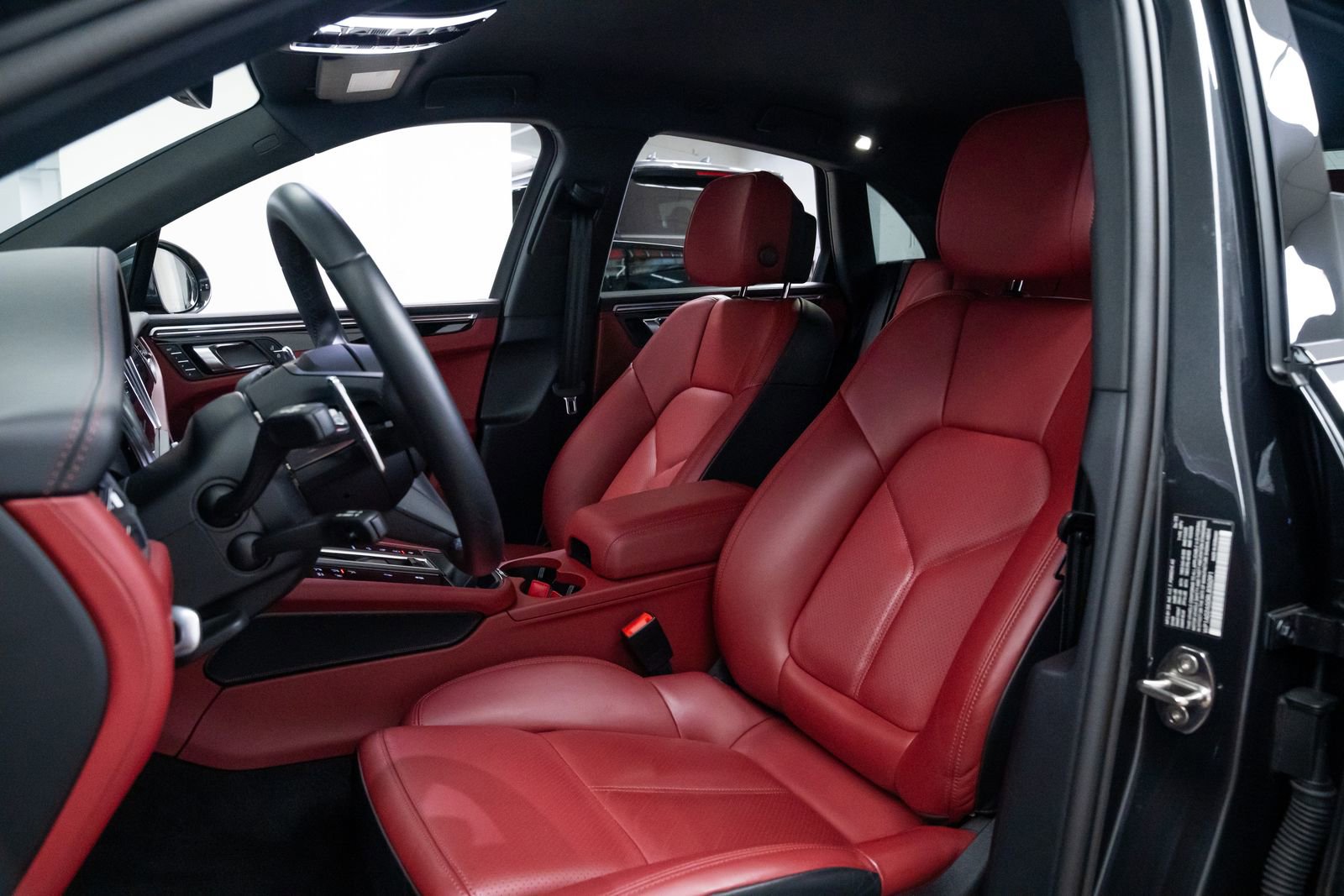 Used 2024 Porsche Macan S AWD/4WD image 17