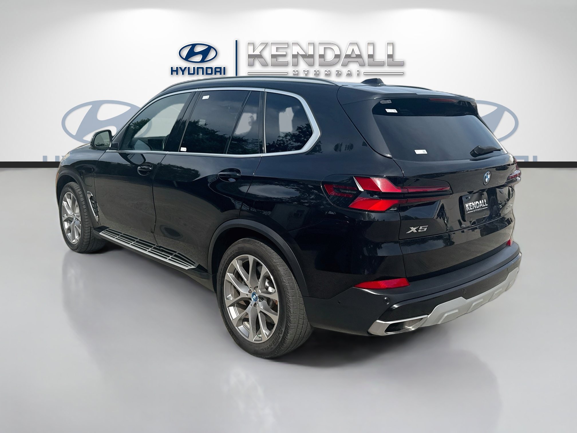 Used 2024 BMW X5 xDrive50e AWD/4WD image 4