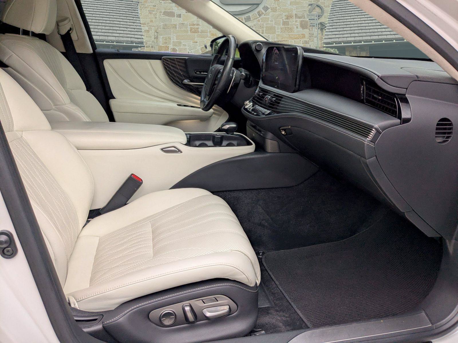 Certified 2022 Lexus LS 500h AWD w/ Luxury Package image 22