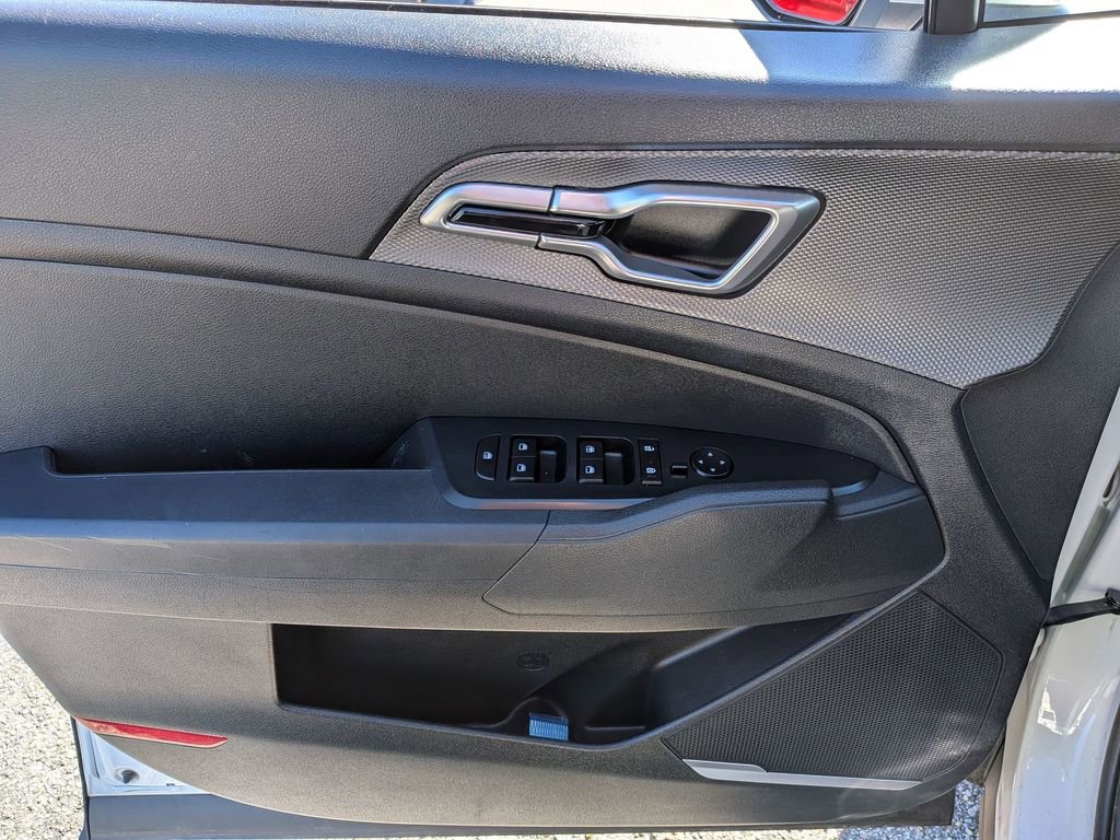 Used 2023 Kia Sportage LX image 13