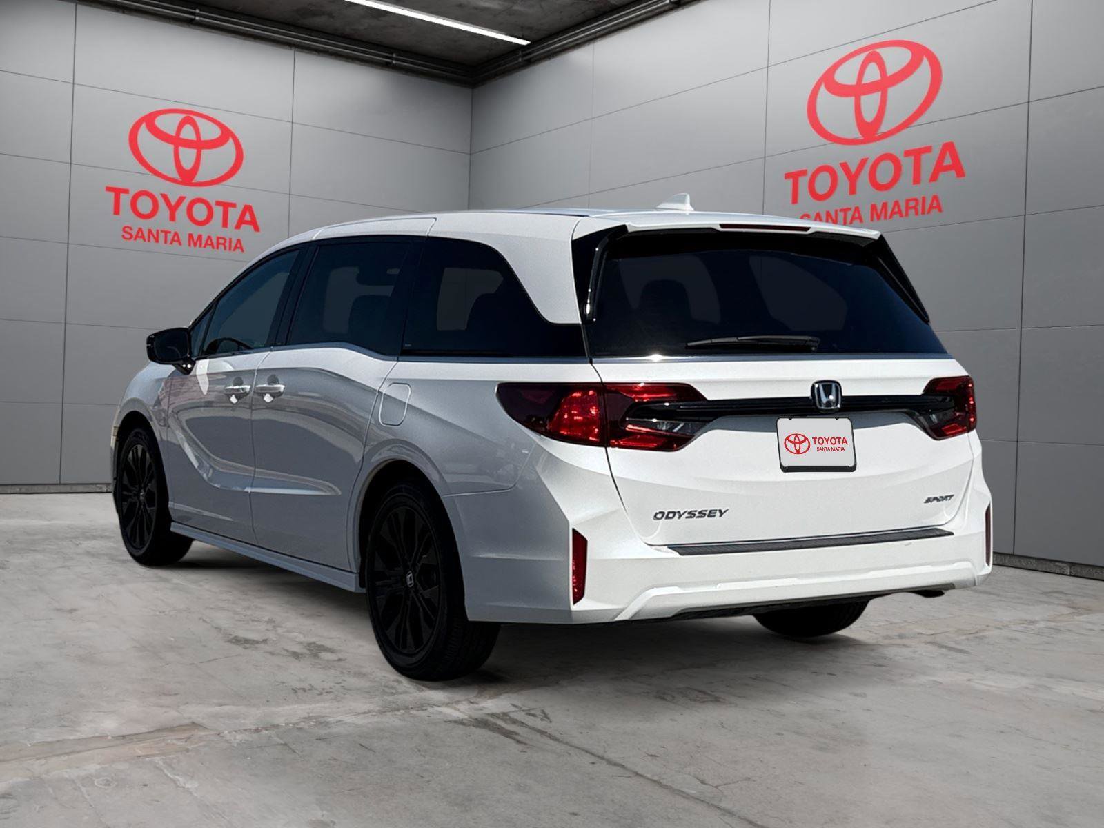 Used 2025 Honda Odyssey Sport-L image 2