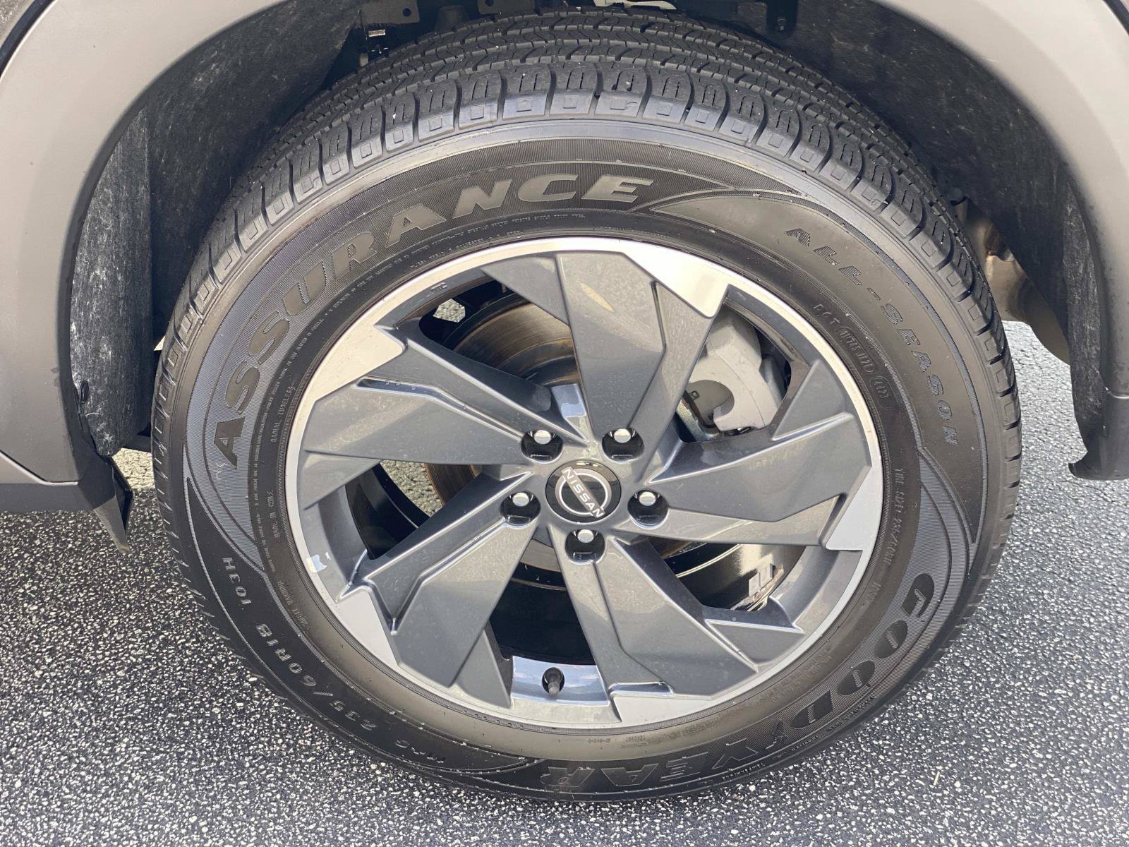 Used 2025 Nissan Rogue SV FWD image 15