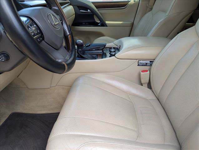Used 2016 Lexus LX 570 4WD w/ Luxury Package image 15