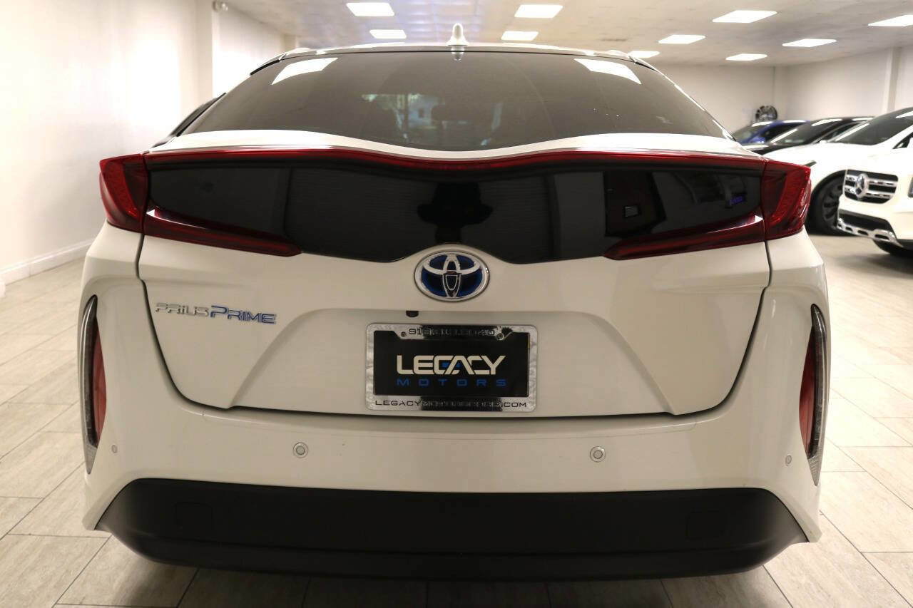 Used 2017 Toyota Prius Prime Advanced image 7