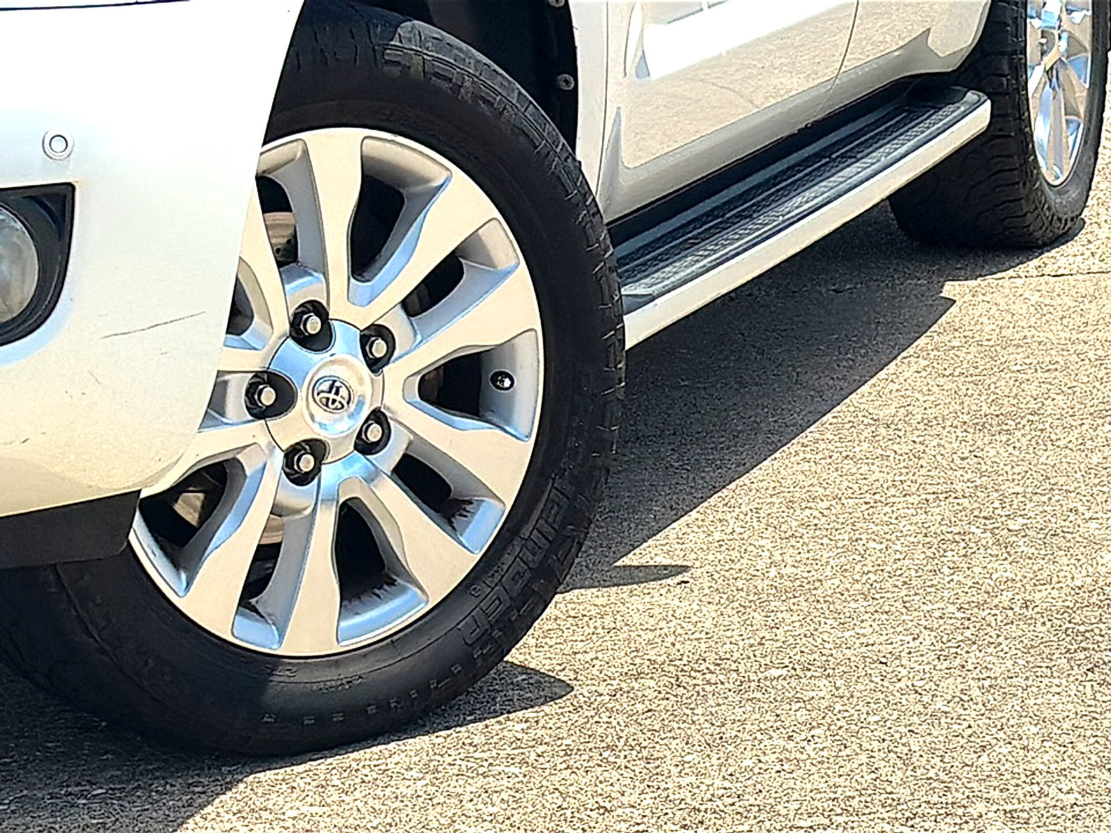 Used 2013 Toyota Sequoia Platinum RWD image 3