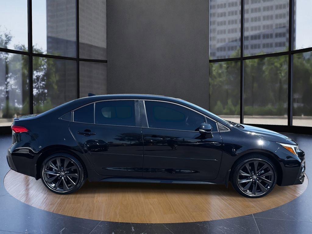 Used 2025 Toyota Corolla SE image 2