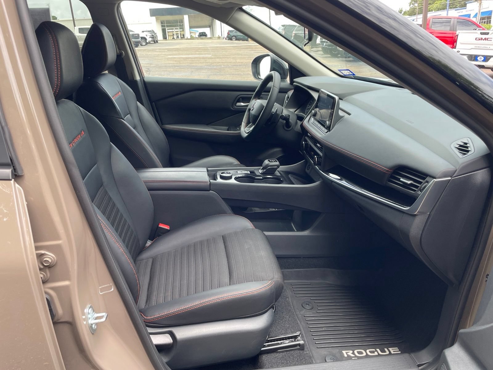 Used 2025 Nissan Rogue SV AWD/4WD image 37